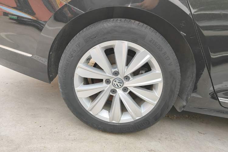 Used Volkswagen Passat 2019 330TSI Elite Edition China VI Right Rear Wheel Hub