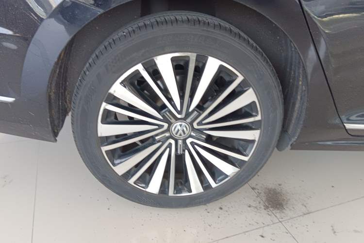 Used Volkswagen Passat 2019 330TSI Luxury Edition China VI Standard Right Rear Wheel Hub