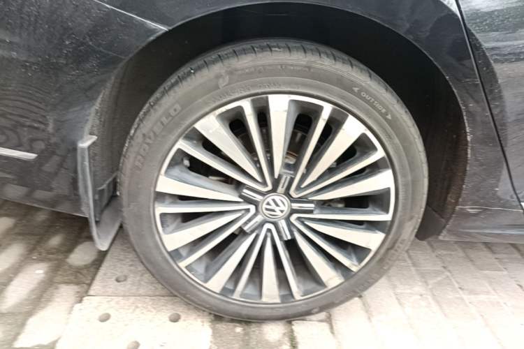Used Volkswagen Passat 2019 330TSI Luxury Edition China VI Standard Right Rear Wheel Hub