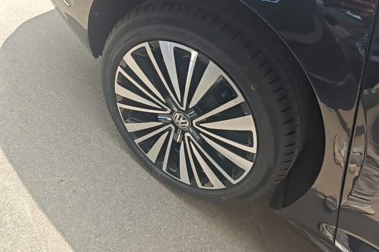 Used Volkswagen Passat 2019 380TSI Prestige Edition China VI Standard Right Rear Wheel Hub
