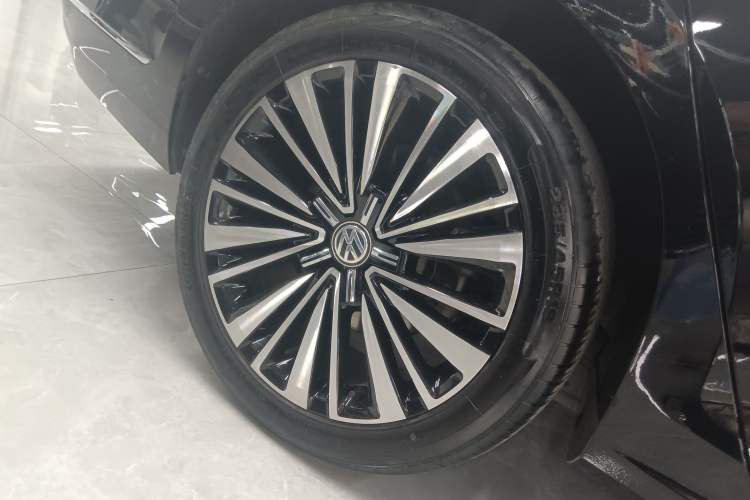 Used Volkswagen Passat 2019 330TSI Luxury Edition China V Standard Right Rear Wheel Hub