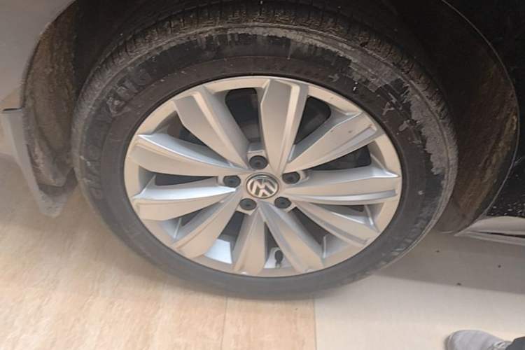 Used Volkswagen Passat 2019 330TSI Elite Edition China VI Right Rear Wheel Hub
