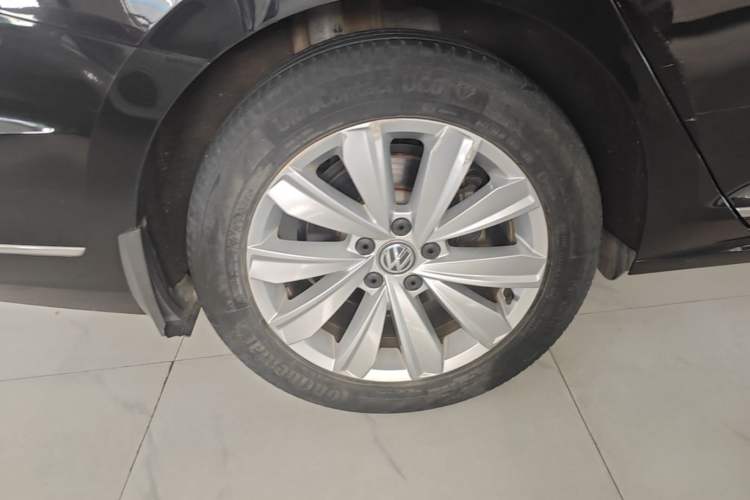 Used Volkswagen Passat 2019 330TSI Elite Edition China VI Right Rear Wheel Hub