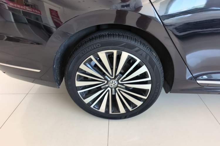Used Volkswagen Passat 2019 330TSI Luxury Edition China VI Standard Right Rear Wheel Hub