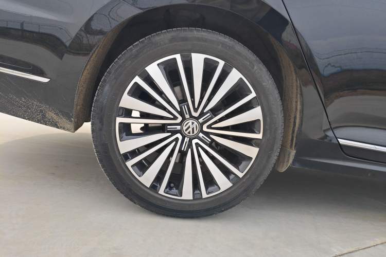 Used Volkswagen Passat 2019 330TSI Luxury Edition China VI Standard Right Rear Wheel Hub