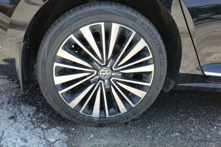 Used Volkswagen Passat 2019 330TSI Luxury Edition China VI Standard Right Rear Wheel Hub