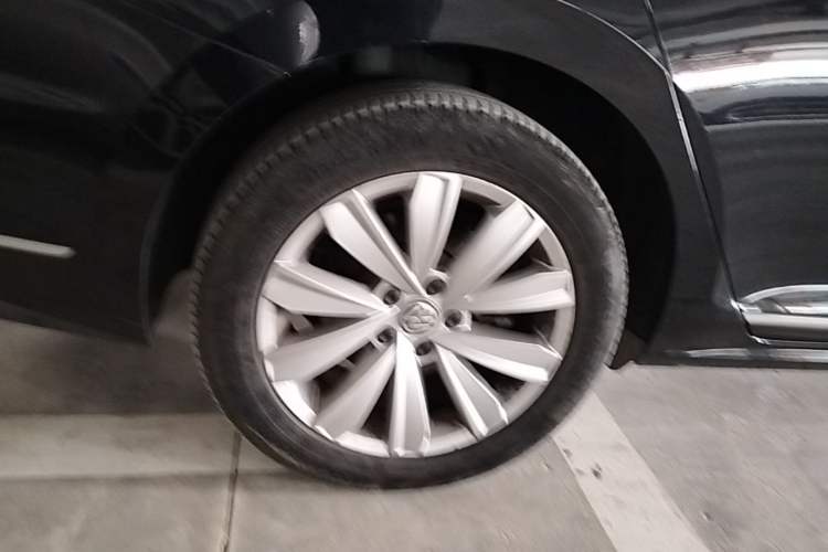 Used Volkswagen Passat 2019 330TSI Elite Edition China VI Right Rear Wheel Hub
