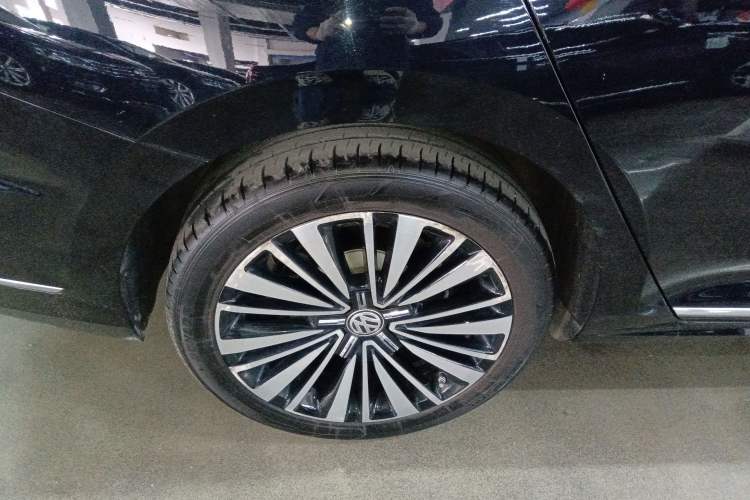 Used Volkswagen Passat 2019 380TSI Luxury Edition China VI Standard Right Rear Wheel Hub