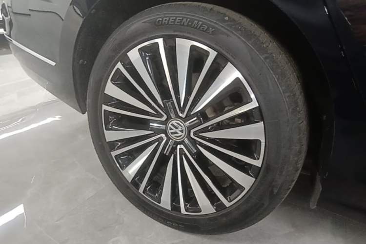 Used Volkswagen Passat 2019 330TSI Luxury Edition China V Standard Right Rear Wheel Hub