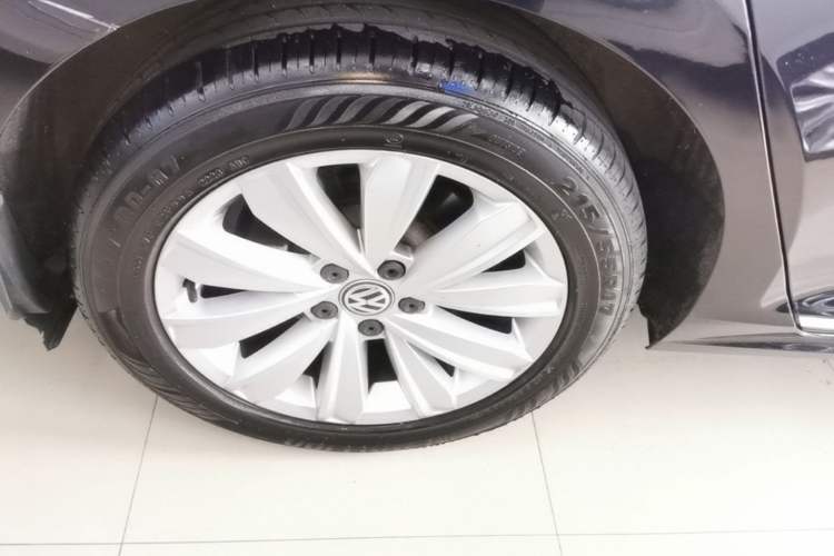 Used Volkswagen Passat 2019 330TSI Elite Edition China VI Right Rear Wheel Hub