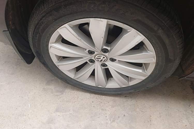 Used Volkswagen Passat 2019 330TSI Elite Edition China VI Right Rear Wheel Hub