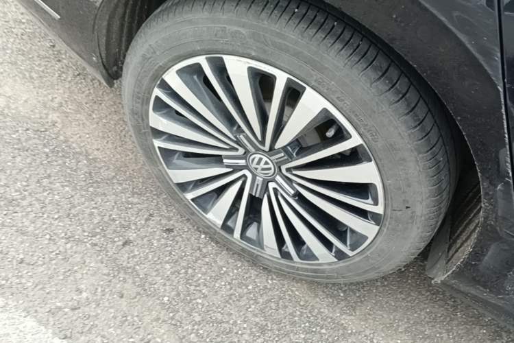 Used Volkswagen Passat 2019 330TSI Luxury Edition China VI Standard Right Rear Wheel Hub