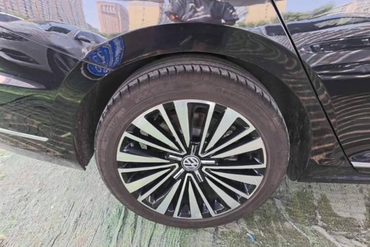 Used Volkswagen Passat 2019 330TSI Luxury Edition China VI Standard Right Rear Wheel Hub
