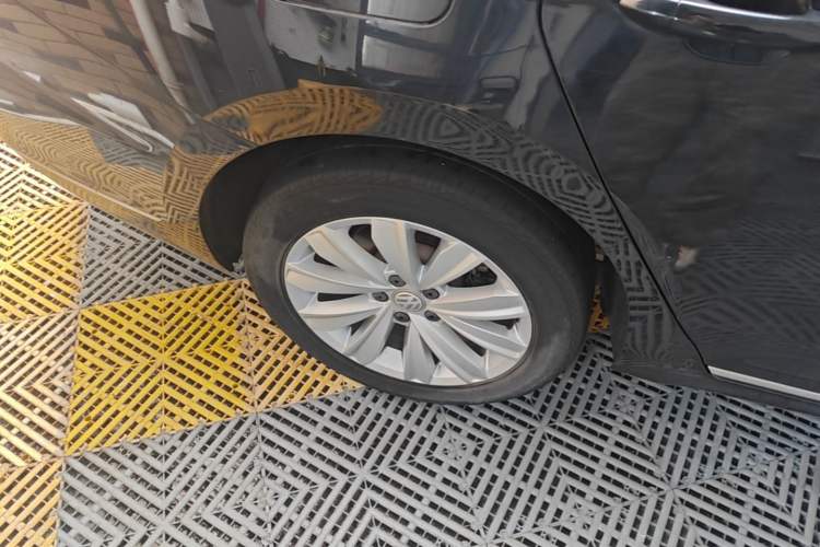 Used Volkswagen Passat 2019 330TSI Elite Edition China VI Right Rear Wheel Hub