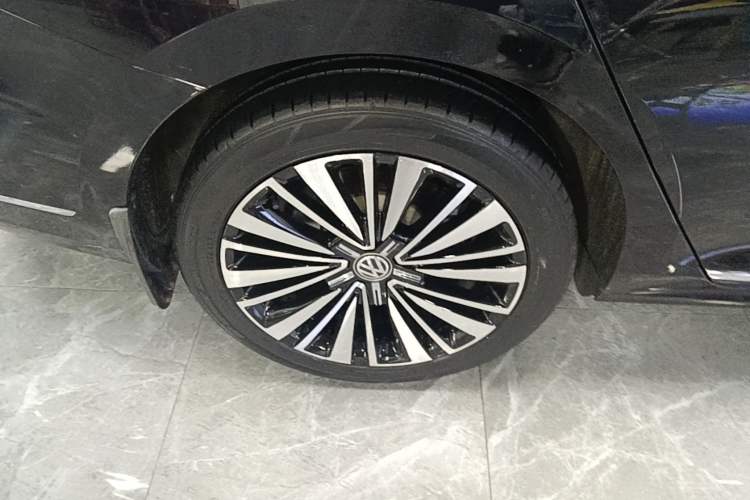 Used Volkswagen Passat 2019 330TSI Luxury Edition China VI Standard Right Rear Wheel Hub