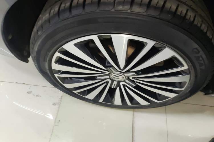 Used Volkswagen Passat 2019 330TSI Luxury Edition China VI Standard Right Rear Wheel Hub