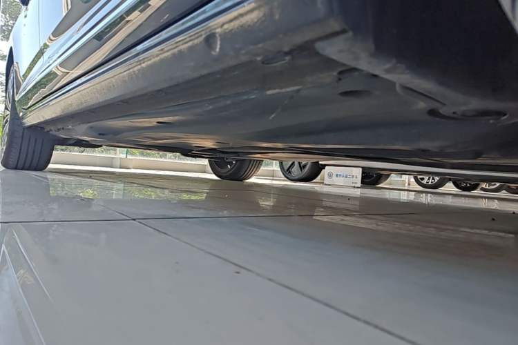 Used Volkswagen Passat 2019 330TSI Prestige Edition China VI Standard Right Side Sill
