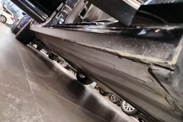 Used Volkswagen Passat 2019 330TSI Elite Edition China VI Right Side Sill