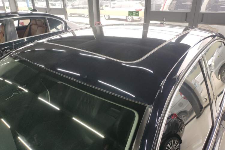 Used Volkswagen Passat 2019 330TSI Luxury Edition China VI Standard Roof
