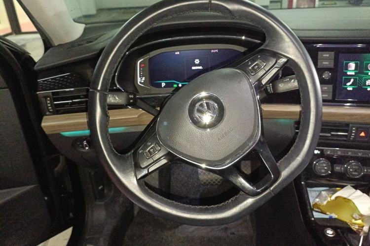 Used Volkswagen Passat 2019 330TSI Luxury Edition China VI Standard Steering Wheel