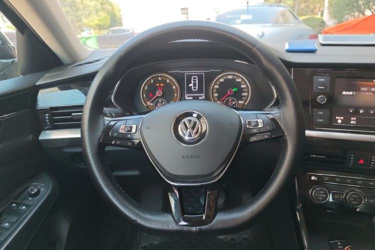 Used Volkswagen Passat 2019 330TSI Elite Edition China VI Steering Wheel