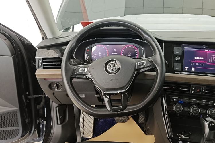 Used Volkswagen Passat 2019 330TSI Luxury Edition China VI Standard Steering Wheel