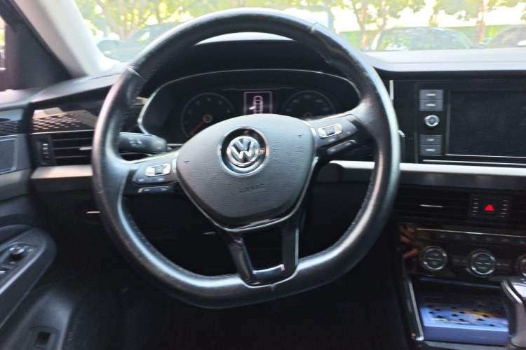 Used Volkswagen Passat 2019 330TSI Elite Edition China VI Steering Wheel