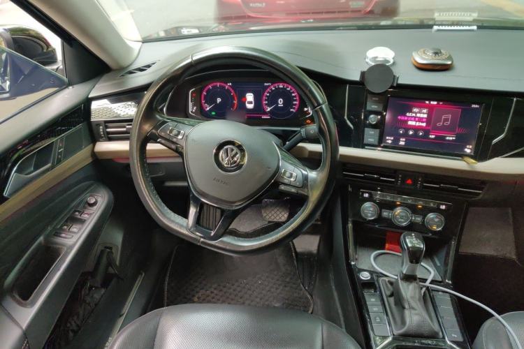 Used Volkswagen Passat 2019 380TSI Luxury Edition China VI Standard Steering Wheel