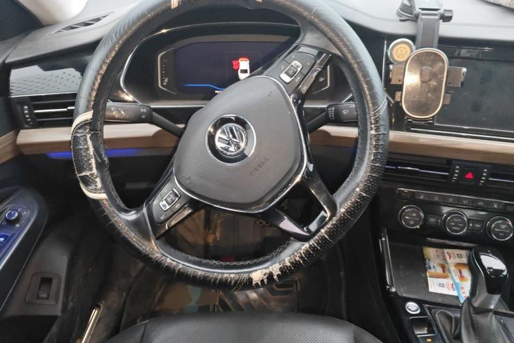 Used Volkswagen Passat 2019 330TSI Luxury Edition China V Standard Steering Wheel