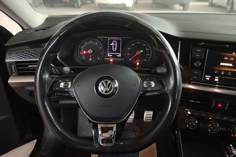 Used Volkswagen Passat 2019 330TSI Elite Edition China VI Steering Wheel