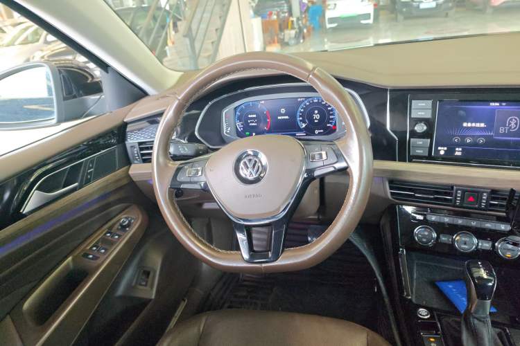 Used Volkswagen Passat 2019 330TSI Luxury Edition China VI Standard Steering Wheel