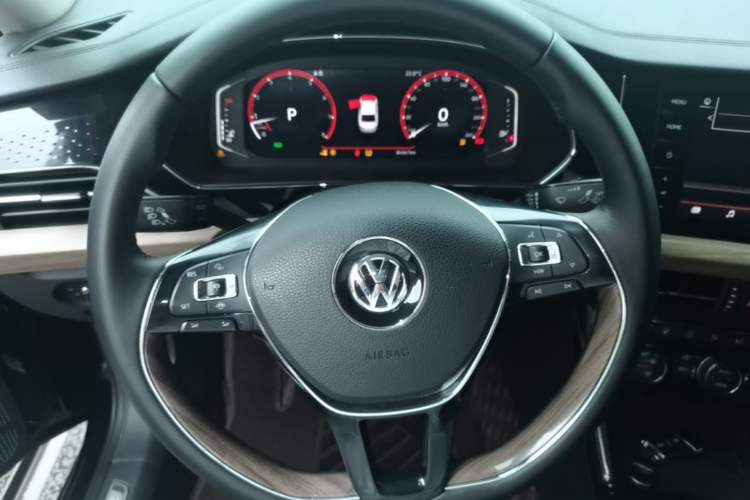 Used Volkswagen Passat 2019 330TSI Prestige Edition China VI Standard Steering Wheel