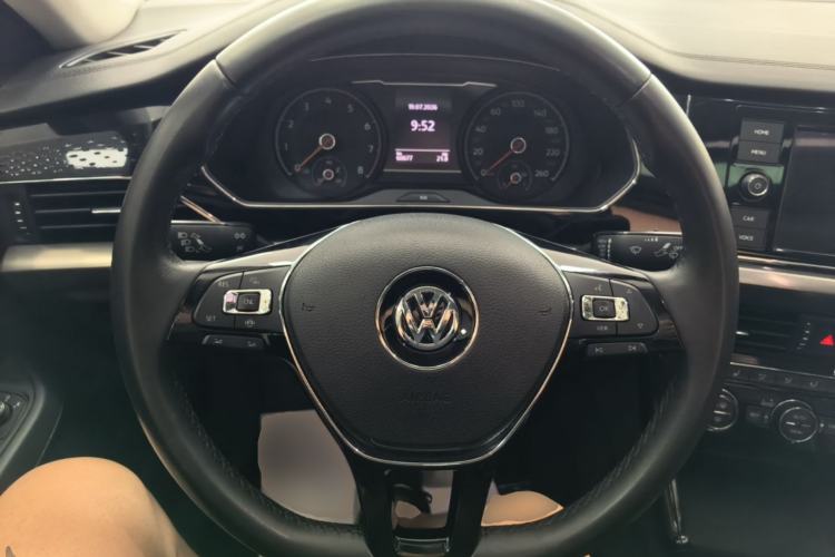 Used Volkswagen Passat 2019 330TSI Elite Edition China VI Steering Wheel