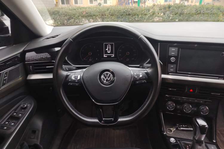 Used Volkswagen Passat 2019 330TSI Elite Edition China VI Steering Wheel