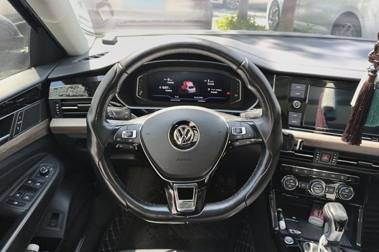 Used Volkswagen Passat 2019 330TSI Luxury Edition China VI Standard Steering Wheel