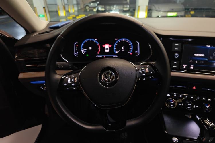 Used Volkswagen Passat 2019 330TSI Luxury Edition China V Standard Steering Wheel