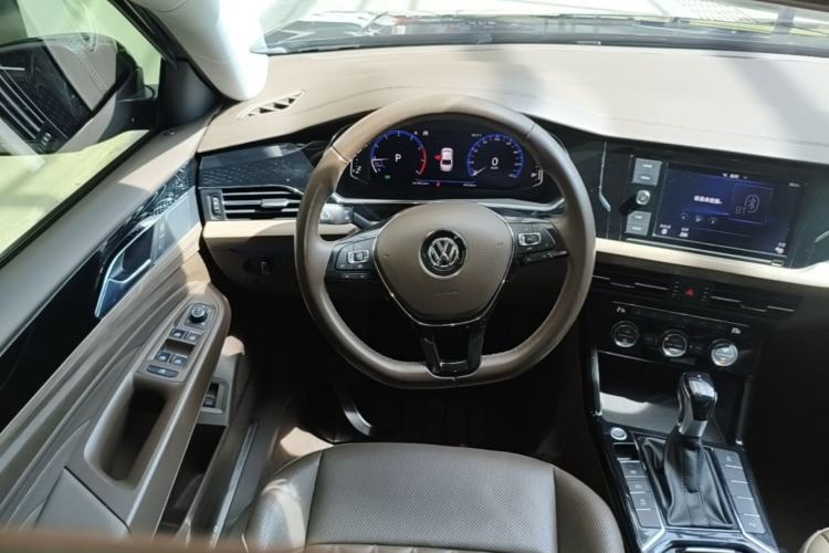 Used Volkswagen Passat 2019 330TSI Luxury Edition China VI Standard Steering Wheel