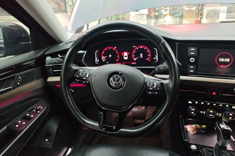 Used Volkswagen Passat 2019 330TSI Luxury Edition China VI Standard Steering Wheel