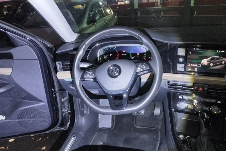 Used Volkswagen Passat 2019 330TSI Luxury Edition China VI Standard Steering Wheel