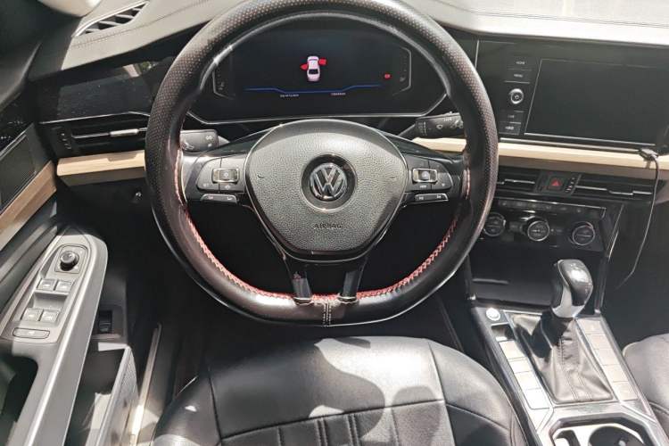 Used Volkswagen Passat 2019 330TSI Luxury Edition China VI Standard Steering Wheel