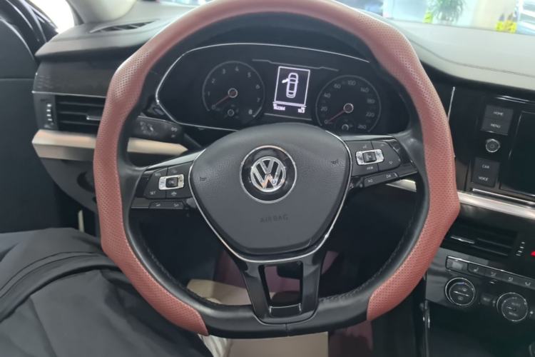 Used Volkswagen Passat 2019 330TSI Elite Edition China VI Steering Wheel