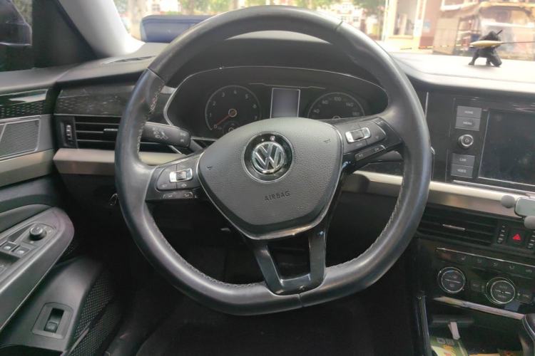 Used Volkswagen Passat 2019 330TSI Elite Edition China VI Steering Wheel