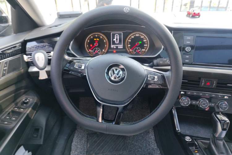 Used Volkswagen Passat 2019 330TSI Elite Edition China V Standard Steering Wheel