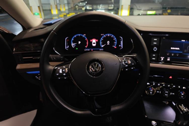 Used Volkswagen Passat 2019 330TSI Luxury Edition China V Standard Steering Wheel