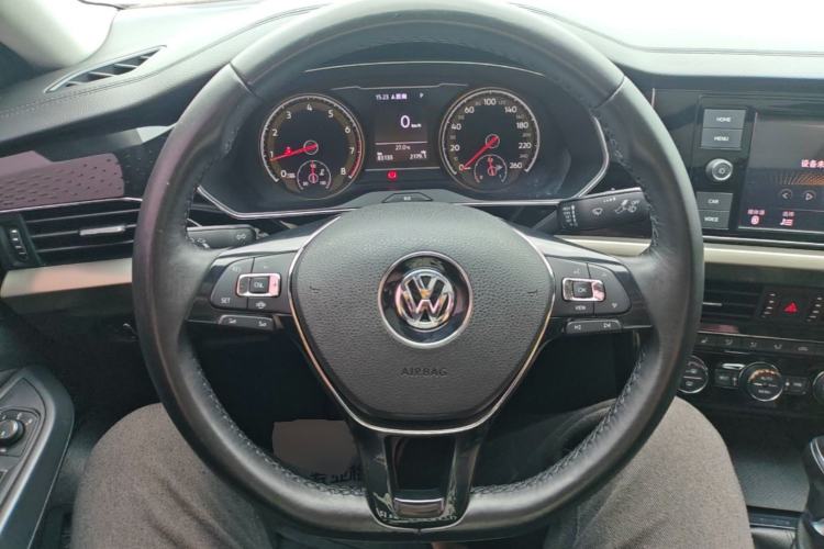 Used Volkswagen Passat 2019 330TSI Elite Edition China VI Steering Wheel
