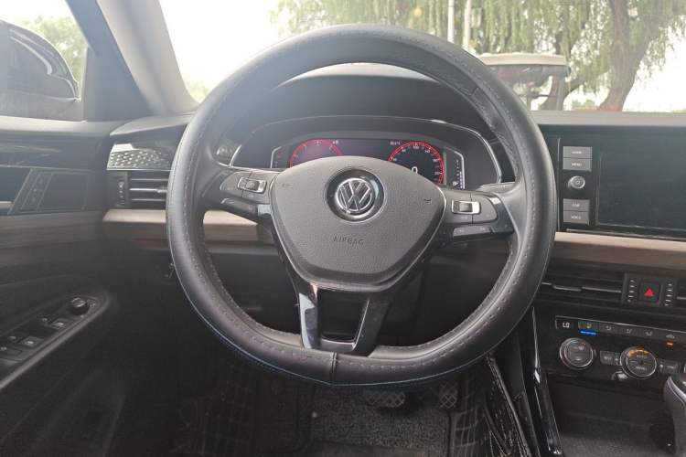 Used Volkswagen Passat 2019 330TSI Luxury Edition China VI Standard Steering Wheel
