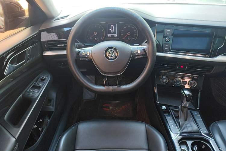 Used Volkswagen Passat 2019 330TSI Elite Edition China VI Steering Wheel