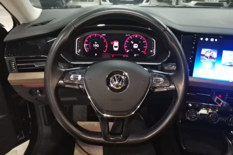 Used Volkswagen Passat 2019 380TSI Luxury Edition China VI Standard Steering Wheel