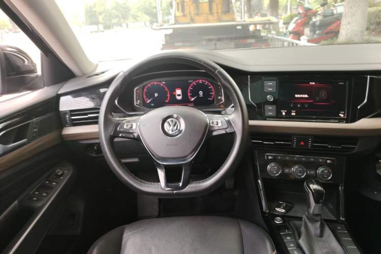 Used Volkswagen Passat 2019 330TSI Luxury Edition China VI Standard Steering Wheel