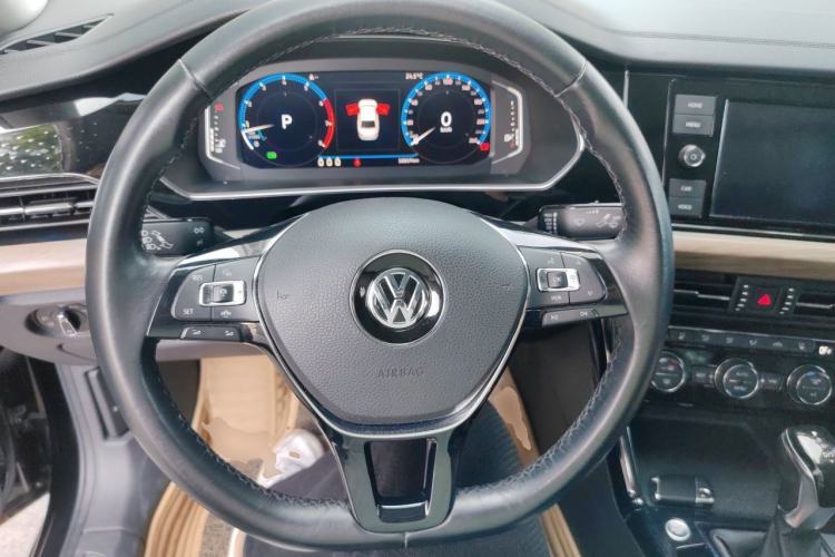 Used Volkswagen Passat 2019 330TSI Luxury Edition China VI Standard Steering Wheel